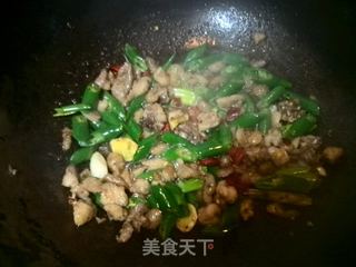 尖椒鸡丁的做法步骤:7