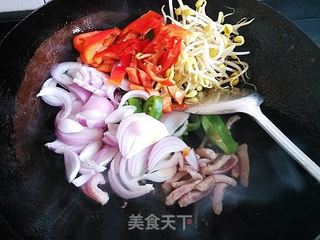 【亨氏茄汁主义】炒拉条的做法步骤:4