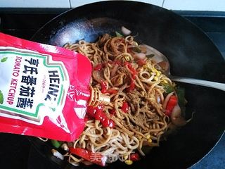 【亨氏茄汁主义】炒拉条的做法步骤:7
