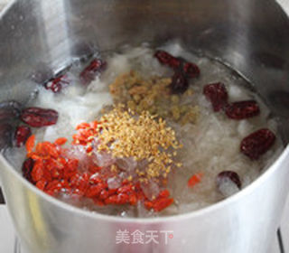 桂花红枣银耳雪梨汤的做法步骤:11