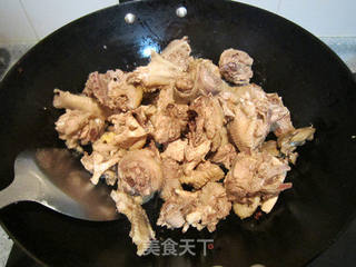 吉庆有余---模仿新疆大盘鸡的做法步骤:5