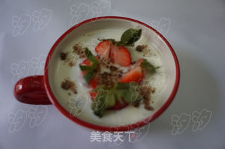 草莓酸奶饮的做法步骤:6