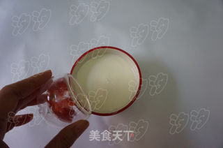 草莓酸奶饮的做法步骤:3