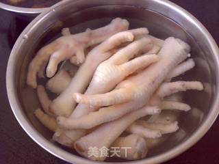 香菇焖鸡爪的做法步骤：3