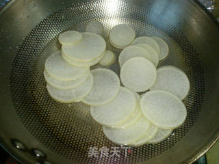 牛肉原汤蒸象牙萝卜的做法步骤:2