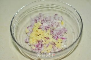 金枪鱼披萨的做法步骤:4
