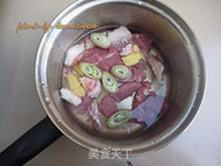 甘蔗羊肉汤的做法步骤:2