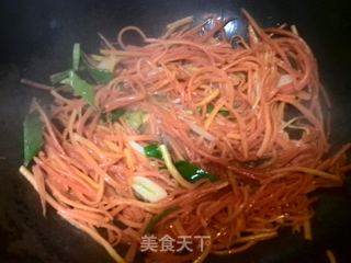 清炒胡萝卜丝的做法步骤:5
