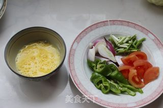 舒舒坦坦吃碗面——蛋炒棍棍面的做法步骤:2