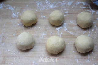 甜甜蜜蜜,蒸蒸日上——南瓜豆沙包的做法步骤:7