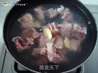 萝卜煨排骨汤的做法步骤:3