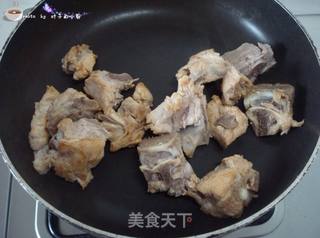 萝卜煨排骨汤的做法步骤:7