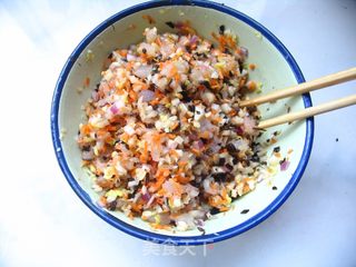 咬一口,满口香——三鲜虾仁水饺的做法步骤:7
