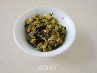 水腌菜炒西瓜皮的做法步骤:3