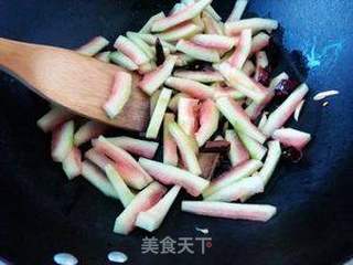 水腌菜炒西瓜皮的做法步骤:6
