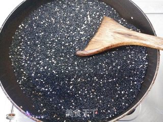 【元宵节遇上情人节】甜甜蜜蜜芝麻花生糖的做法步骤:3