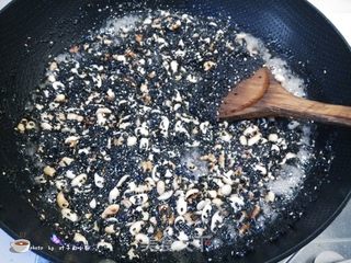 【元宵节遇上情人节】甜甜蜜蜜芝麻花生糖的做法步骤:7