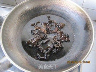节后清肠小菜----木耳拌白菜的做法步骤:6