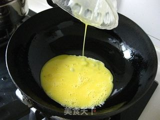 甜蜜传统菜---拔丝鸡蛋的做法步骤：3