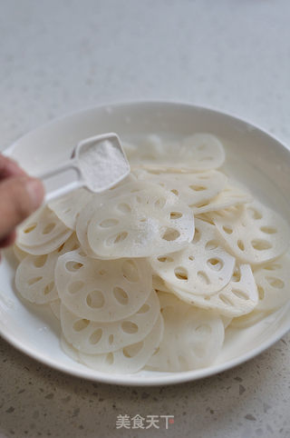 葱油藕片的做法步骤:7