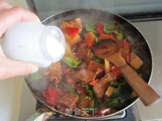 香干回锅肉的做法步骤：10