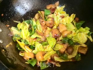 青椒莲白回锅肉的做法步骤:9