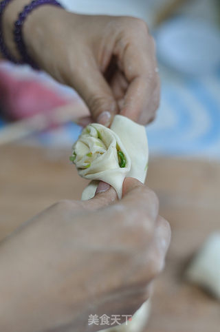 葱香花卷的做法步骤:11