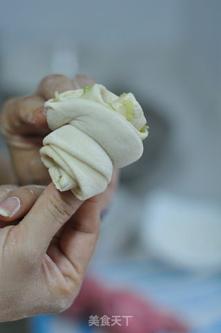 葱香花卷的做法步骤:13