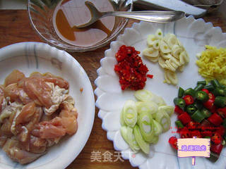 辣子鸡丁——鲜香味美的下饭菜的做法步骤:2