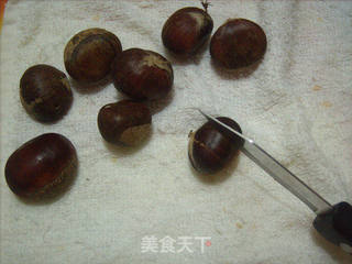 微波炉板栗的做法步骤：1