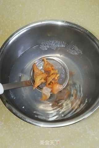 赤贝拌菠菜的做法步骤:2