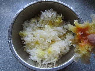 节后养身佳品--木瓜银耳枸杞莲子羹的做法步骤:2