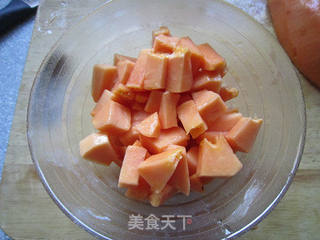 节后养身佳品--木瓜银耳枸杞莲子羹的做法步骤:3