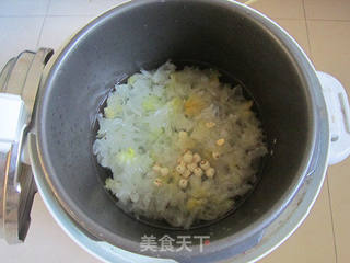 节后养身佳品--木瓜银耳枸杞莲子羹的做法步骤:4