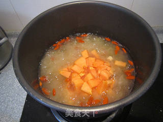 节后养身佳品--木瓜银耳枸杞莲子羹的做法步骤:7