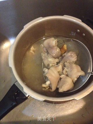 周末宴客菜——剁椒猪蹄的做法步骤:3