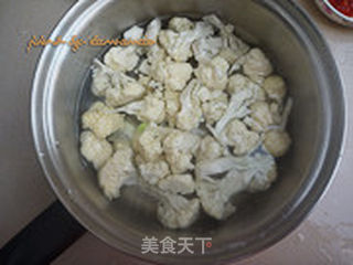 蒜蓉辣椒酱炒花菜的做法步骤:2