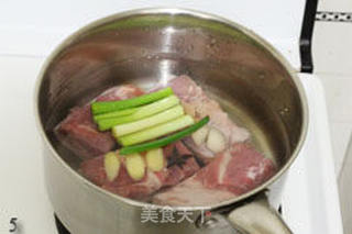 川味梅菜扣肉--咸烧白的做法步骤:5