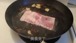 小炒回锅肉的做法步骤：1