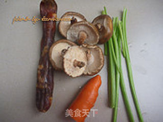 香肠焖饭的做法步骤:2