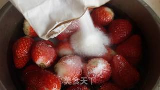 草莓奶昔的做法步骤:2