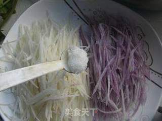 浇汁拌黑萝卜丝的做法步骤:3