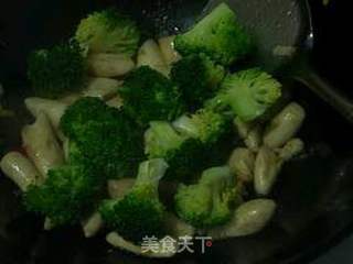 西兰花炒杏鲍菇仔的做法步骤:7