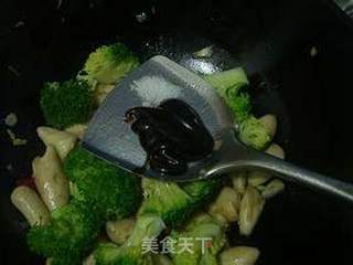 西兰花炒杏鲍菇仔的做法步骤:8