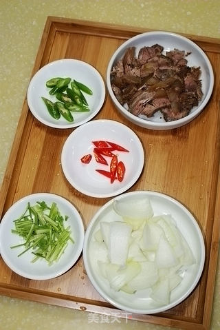 家常凉拌卤牛腱子肉的做法步骤：2