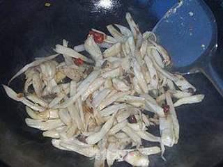 洋葱杏鲍菇炒牛筋的做法步骤:4