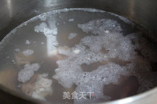 腔骨炖玉米的做法步骤:2
