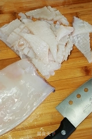 柱候酱爆鱿鱼花的做法步骤:2