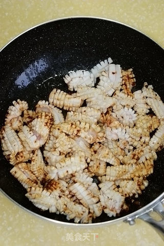 柱候酱爆鱿鱼花的做法步骤:5