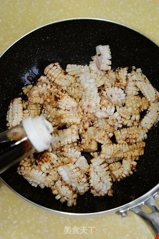 柱候酱爆鱿鱼花的做法步骤:6